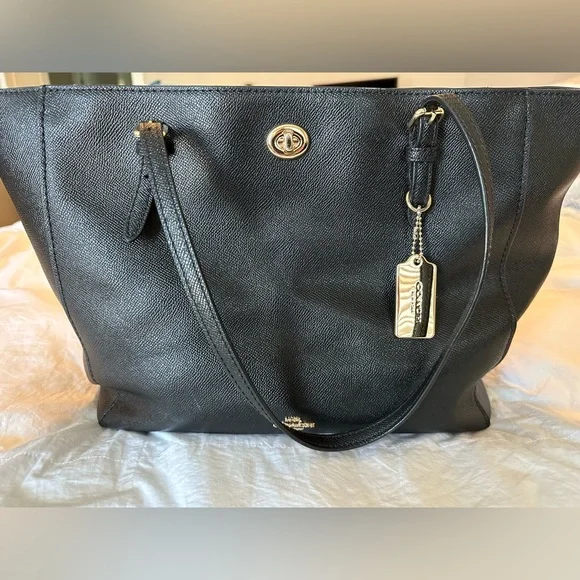 Coach Crossgrain Turnlock Tote - Picture 3 of 16